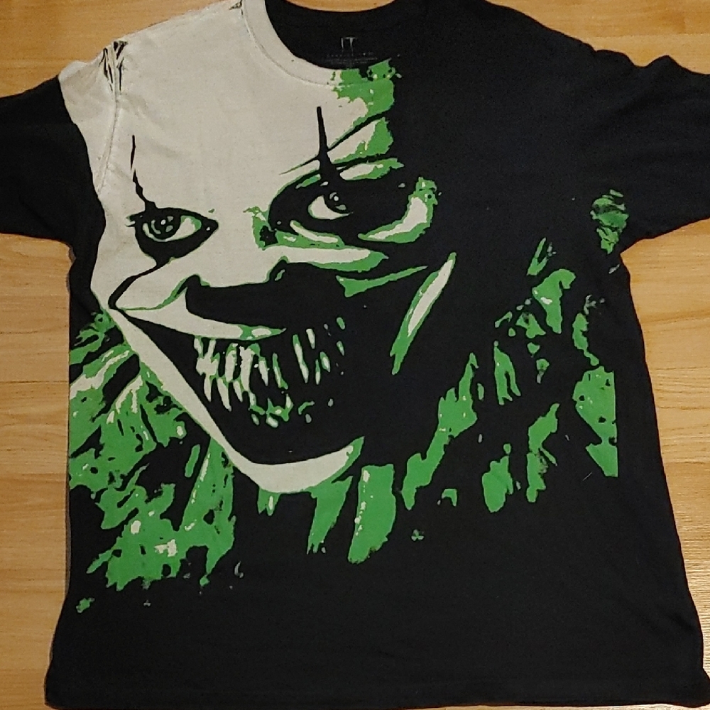 IT Black and Green Graphic T-Shirt Sz XL